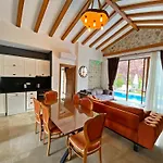 Patara Fiesta 3+1 Villa, Oezel Havuzlu, Βίλα Φετιγιέ